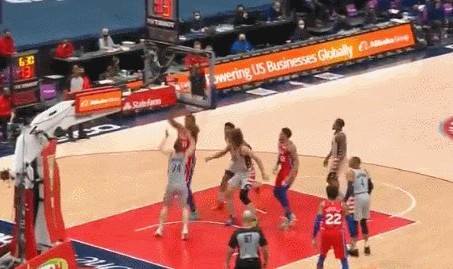 KY开云官网体育下载-左膝恐怖反关节！恩比德再遇伤病将接受核磁检查