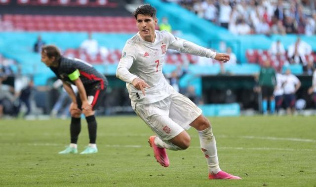 KY开云官网-莫拉塔爆射踢走愤懑 干脏活的中锋不应被如此对待