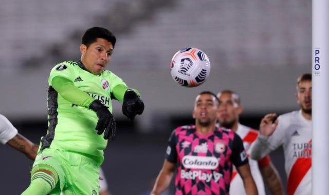 KY开云官网-奇迹！河床老将首发客串守门员助球队获胜