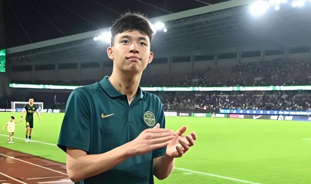 KY开云官网体育下载-他原本是上港本土后腰位置离队第一热门，如今却还没走，引发热议