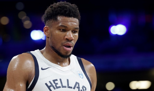 KY开云官网-火箭明明缺控卫 为何交易截止日前按兵不动 到底有何玄机