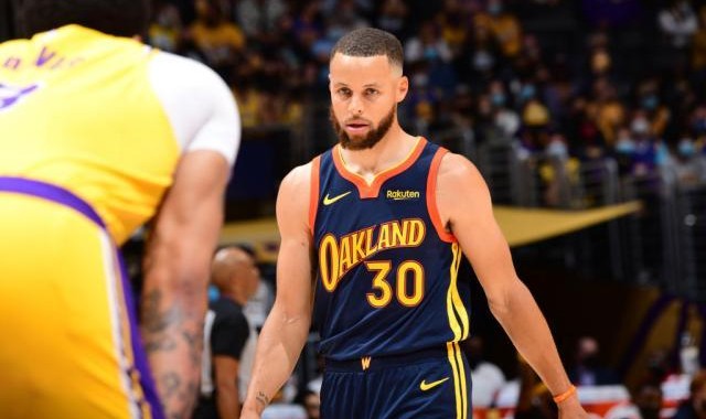 KY开云官网-面对窒息围剿射下37分 无解库里险些掀翻卫冕冠军